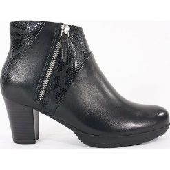 BOTKI DAMSKIE TAM 25330 CZA. Botki damskie Tamaris, ze skóry, bez obcasa, bez zapięcia. Za 269,00 zł.