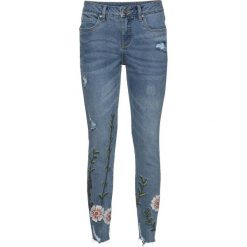Dżinsy z haftem bonprix niebieski "bleached”. Czarne jeansy damskie marki bonprix, z denimu. Za 159,99 zł.