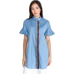 Versace Jeans Koszula Niebieski. Niebieskie bluzki damskie Versace Jeans, s, bez wzorów, z elastanu, bez kołnierzyka, z krótkim rękawem. Za 1058,95 zł.