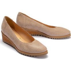 BIOECO BY ARKA 5562 1360 beż, czółenka damskie. Koturny damskie Bioeco by Arka, bez obcasa, na koturnie, bez zapięcia. Za 279,90 zł.