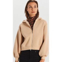 Rozpinana bluza z kapturem - Beżowy. Brązowe bluzy damskie Cropp, s, bez wzorów, bez rękawów, z kapturem. Za 89,99 zł.