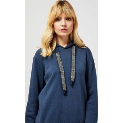 Bluza z aplikacjami. Niebieskie bluzy damskie Moodo, s, z aplikacjami, z bawełny, z długim rękawem, długie, bez kaptura. Za 59,99 zł.