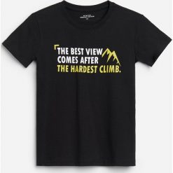 Bawełniany t-shirt z napisem - Czarny. Czarne t-shirty męskie Reserved, s, z napisami, z bawełny, bez kołnierzyka. Za 59,99 zł.