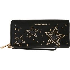 MICHAEL Michael Kors TRAVEL CONTINENTAL Portfel black. Czarne portfele damskie marki MICHAEL Michael Kors. W wyprzedaży za 594,30 zł.