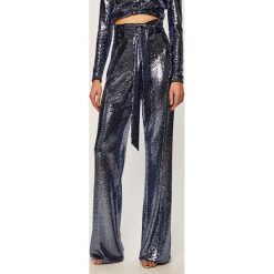 Marciano Guess - Spodnie. Niebieskie spodnie damskie MARCIANO GUESS, w paski, z elastanu. W wyprzedaży za 499,90 zł.