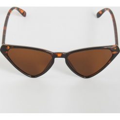 Spiczaste okulary przeciwsłoneczne - Brązowy. Pomarańczowe okulary przeciwsłoneczne damskie Sinsay. W wyprzedaży za 4,99 zł.