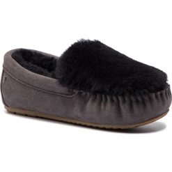 Kapcie EMU AUSTRALIA - Cairns Reverse Metallic W11996 Black/Noir. Szare klapki damskie EMU Australia, bez wzorów, ze skóry, bez obcasa. W wyprzedaży za 299,00 zł.