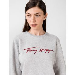 Tommy Hilfiger Bluza Szary. Szare bluzy damskie TOMMY HILFIGER, xs, z aplikacjami, z bawełny, bez rękawów, bez kaptura. Za 600,95 zł.