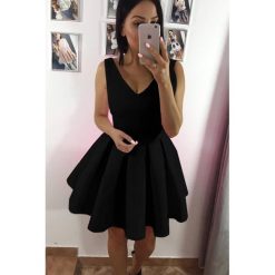 Sukienka MANOLA BLACK. Czarne sukienki damskie Sukienka MANOLA BLACK, s, bez wzorów, bez kołnierzyka, z krótkim rękawem, krótkie, mini. W wyprzedaży za 109,00 zł.