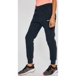 Ellesse - Spodnie Sanatra. Niebieskie spodnie damskie marki Ellesse, s, bez wzorów, z bawełny, casualowe. W wyprzedaży za 129,90 zł.