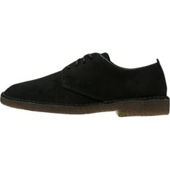 Clarks Originals LONDON Oksfordki black. Czarne półbuty męskie marki Clarks Originals, bez wzorów, ze skóry, na sznurówki. Za 549,00 zł.