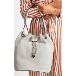 Torebka damska worek skóra naturalna rovicky. Pomarańczowe torebki klasyczne damskie ROVICKY, w paski, z jeansu, eleganckie, na ramię, bez dodatków. Za 279,90 zł.