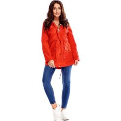 Kurtka parka z kapturem czerwony. Czerwone kurtki damskie Tagless, m, bez wzorów, z poliesteru, z kapturem. Za 150,99 zł.