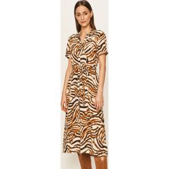 Vero Moda - Sukienka. Sukienki damskie Vero Moda, na co dzień, s, bez wzorów, z wiskozy, casualowe, bez kołnierzyka, z krótkim rękawem, krótkie, midi, rozkloszowane. W wyprzedaży za 179,90 zł.