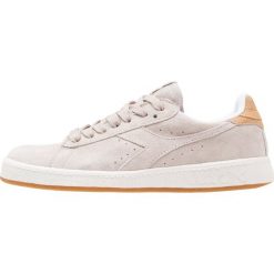 Diadora GAME LOW S Tenisówki i Trampki light gray/sand. Szare tenisówki damskie Diadora, z tworzywa sztucznego. W wyprzedaży za 377,10 zł.