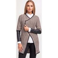 Bolerka i narzutki damskie: Cappuccino Stylowy Sweter Narzutka z Dodatkiem Eco-Skóry