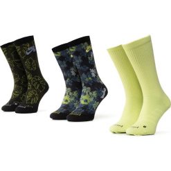 Zestaw 3 par wysokich skarpet damskich NIKE - SK0041 902 Kolorowy. Skarpetki damskie Nike, bez wzorów, z elastanu. Za 59,00 zł.