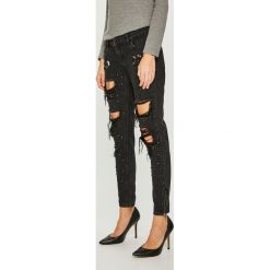 Guess Jeans - Jeansy Marylin 3 Zip. Czarne jeansy damskie skinny marki Guess Jeans, z aplikacjami, z bawełny, z obniżonym stanem. W wyprzedaży za 499,90 zł.