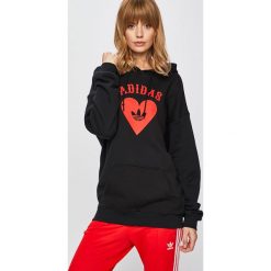 Adidas Originals - Bluza. Czarne bluzy damskie z kieszeniami marki adidas Originals, z nadrukiem, z bawełny, z kapturem. Za 329,90 zł.