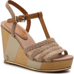 Espadryle TOMMY HILFIGER - Printed Wedge Sandal FW0FW03934 Cobblestone 068. Brązowe espadryle damskie TOMMY HILFIGER, bez wzorów, ze skóry, bez obcasa, na obcasie. W wyprzedaży za 269,00 zł.