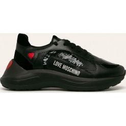 Love Moschino - Buty JA15296G18IF100A. Czarne buty sportowe damskie Love Moschino, bez wzorów, ze skóry, sportowe. W wyprzedaży za 649,90 zł.
