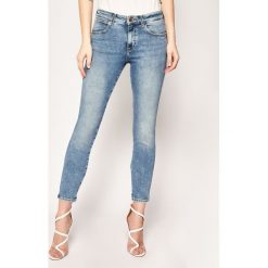 Jeansy Skinny Fit Wrangler Body Bespoke W28KVH78X. Niebieskie jeansy damskie Wrangler. W wyprzedaży za 299,00 zł.