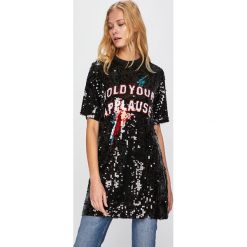 Guess Jeans - Top Applause. Czarne bluzki damskie s, z nadrukiem, z elastanu, casualowe, z okrągłym kołnierzem. W wyprzedaży za 319,90 zł.
