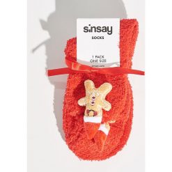 Pluszowe skarpetki świąteczne - Czerwony. Czerwone skarpetki damskie Sinsay. Za 14,99 zł.