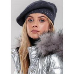 Ciemnoszary Beret Arsalan. Szare czapki damskie Renee, z dzianiny. Za 39,99 zł.