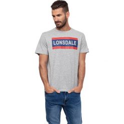 T-shirt w kolorze jasnoszarym. Szare t-shirty męskie Lonsdale, Kangol, s, z nadrukiem, z okrągłym kołnierzem. W wyprzedaży za 39,95 zł.