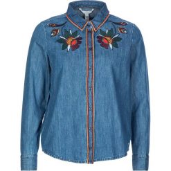 Bluzka dżinsowa w kolorze niebieskim. Niebieskie bluzki damskie Tom Tailor Classic, xs, z haftami, z bawełny, z klasycznym kołnierzykiem, bez rękawów. W wyprzedaży za 90,95 zł.