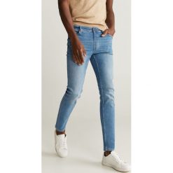 Mango Man - Jeansy Jude6. Niebieskie jeansy męskie Mango Man, bez wzorów. Za 139,90 zł.
