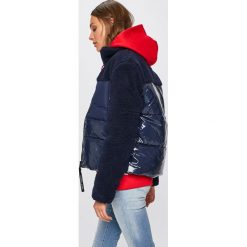 Tommy Jeans - Kurtka. Niebieskie kurtki damskie Tommy Jeans, s, bez wzorów, z elastanu, krótkie. W wyprzedaży za 649,90 zł.