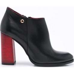 Carinii - Botki. Czarne buty zimowe damskie Carinii, z materiału, z okrągłym noskiem, na obcasie. W wyprzedaży za 199,90 zł.