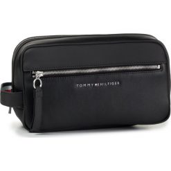 Kosmetyczka TOMMY HILFIGER - Th Metro Washbag AM0AM05989 BDS. Czarne kosmetyczki męskie TOMMY HILFIGER, bez wzorów, ze skóry ekologicznej. Za 299,00 zł.