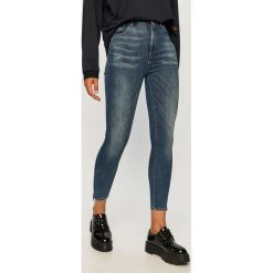 G-Star Raw - Jeansy Shape. Niebieskie jeansy damskie G-Star RAW, z podwyższonym stanem. Za 599,90 zł.