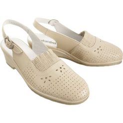 COMFORTABEL 720054-8 sand, sandały damskie. Koturny damskie Comfortabel, w paski, ze skóry, bez obcasa, na koturnie, z paskami. Za 229,90 zł.