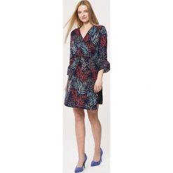 Granatowa Sukienka Indulgence. Szare sukienki damskie Born2be, s, bez wzorów, bez kołnierzyka, bez rękawów, mini, kopertowe. Za 59,99 zł.