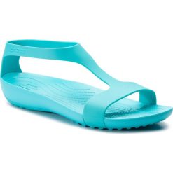 Sandały CROCS - Serena Sandal W 205469 Pool. Niebieskie klapki damskie Crocs, bez wzorów, z tworzywa sztucznego, bez obcasa. Za 139,00 zł.