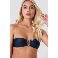 Stroje kąpielowe damskie: NA-KD Swimwear Błyszcząca góra bikini z metalowym detalem – Blue,Navy