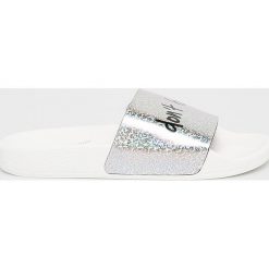 TheWhiteBrand - Klapki. Szare klapki damskie TheWhiteBrand, bez wzorów, ze skóry, bez obcasa, na obcasie. W wyprzedaży za 129,90 zł.