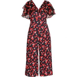 Finery London CAYLEY OCCASION FRILL Kombinezon red. Czerwone spodnie damskie marki Finery London, z wiskozy. W wyprzedaży za 434,85 zł.