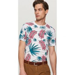 T-shirt z nadrukiem w liście - Biały. Białe t-shirty męskie Reserved, s, z nadrukiem, bez kołnierzyka. W wyprzedaży za 24,99 zł.