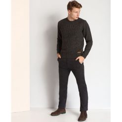 SWETER DŁUGI RĘKAW MĘSKI. Zielone golfy męskie marki Top Secret, na zimę, xxl, z jeansu, eleganckie. W wyprzedaży za 59,99 zł.