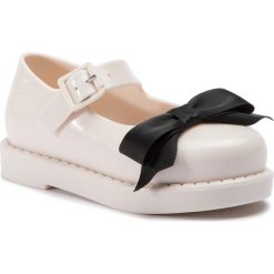 Półbuty MELISSA - Mini Melissa Maggie Bow Bb Me 32440 Beige/Black 51485. Brązowe sandały dziewczęce Melissa, z tworzywa sztucznego, bez zapięcia. W wyprzedaży za 159,00 zł.