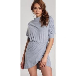 Szara Sukienka Aquaneh. Szare sukienki damskie Renee, xl, bez wzorów, z dzianiny, bez kołnierzyka, bez rękawów. W wyprzedaży za 79,99 zł.