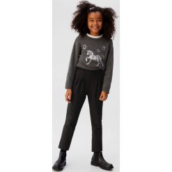 Mango Kids - Spodnie dziecięce Yester 110-164 cm. Czarne spodnie dziewczęce Mango Kids, bez wzorów, z elastanu. Za 89,90 zł.