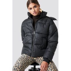 NA-KD Trend Kurtka watowana - Black. Czarne bomberki damskie NA-KD Trend, z materiału. Za 283,95 zł.