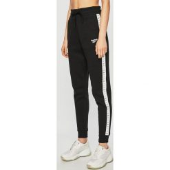 Reebok Classic - Spodnie. Czarne spodnie damskie Reebok Classic, s, z elastanu. Za 199,90 zł.