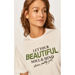 Answear - T-shirt. Białe bluzki damskie ANSWEAR, s, z nadrukiem, z bawełny, casualowe, z okrągłym kołnierzem. W wyprzedaży za 49,90 zł.